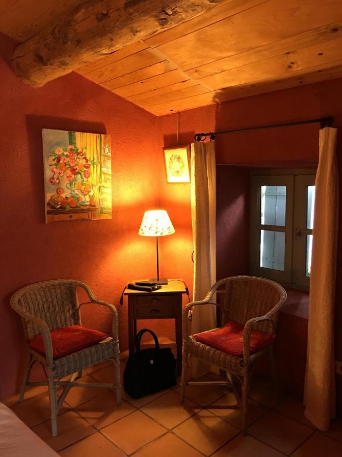 Le Petit Mas Bed & Breakfast โวกุเว ภายนอก รูปภาพ