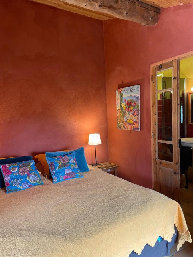 Le Petit Mas Bed & Breakfast โวกุเว ภายนอก รูปภาพ