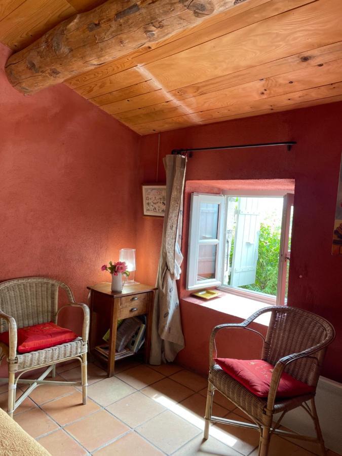 Le Petit Mas Bed & Breakfast โวกุเว ภายนอก รูปภาพ